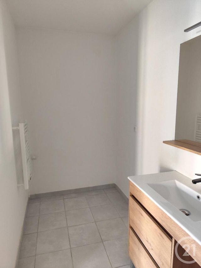 Appartement &agrave; louer - 3 pi&egrave;ces - 81,78 m2 - Pezilla La Riviere - 66 - LANGUEDOC-ROUSSILLON
