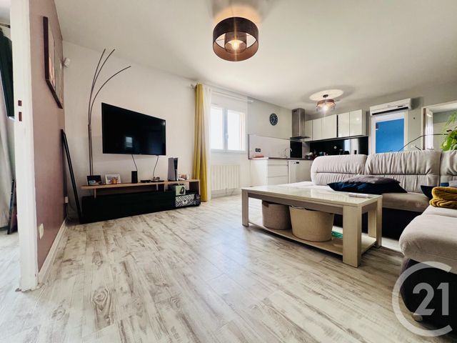 Appartement F3 à louer ST LAURENT DE LA SALANQUE